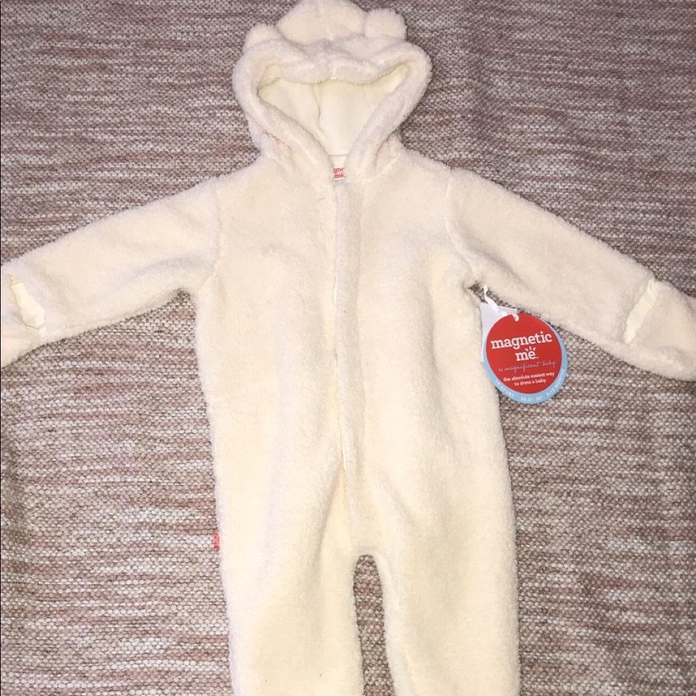 Magnetic me outfit 100% polyester outside